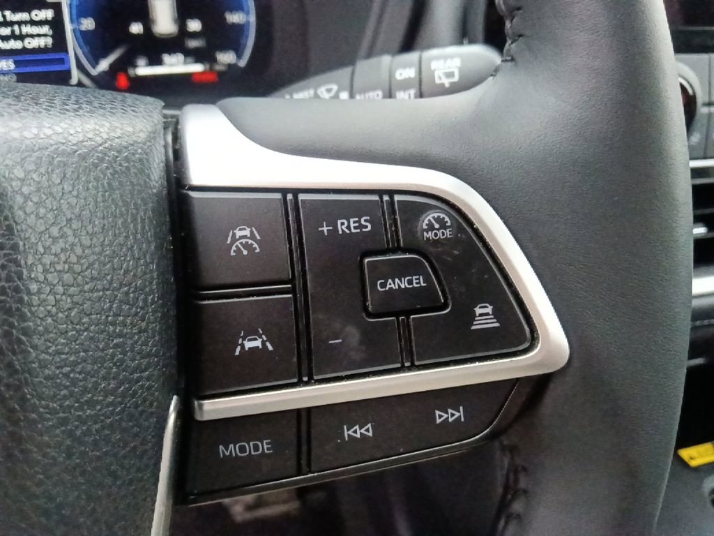 Used 2025 Toyota Grand Highlander AWD image 18