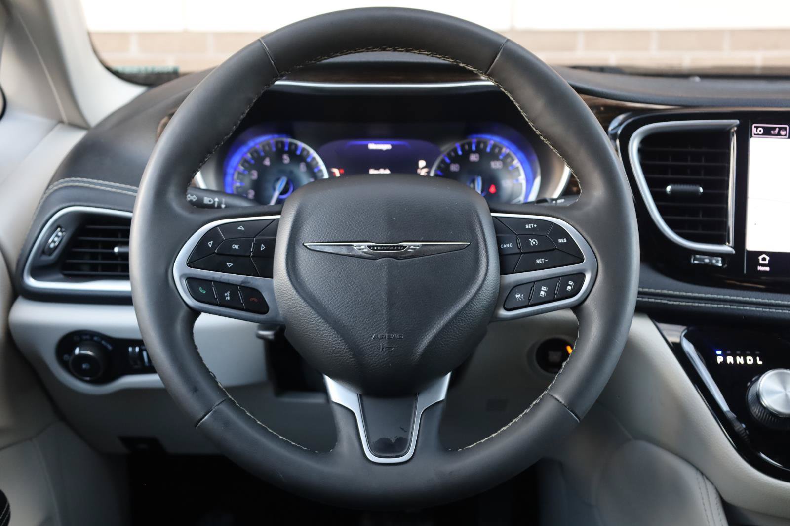 Used 2022 Chrysler Pacifica Limited FWD image 30