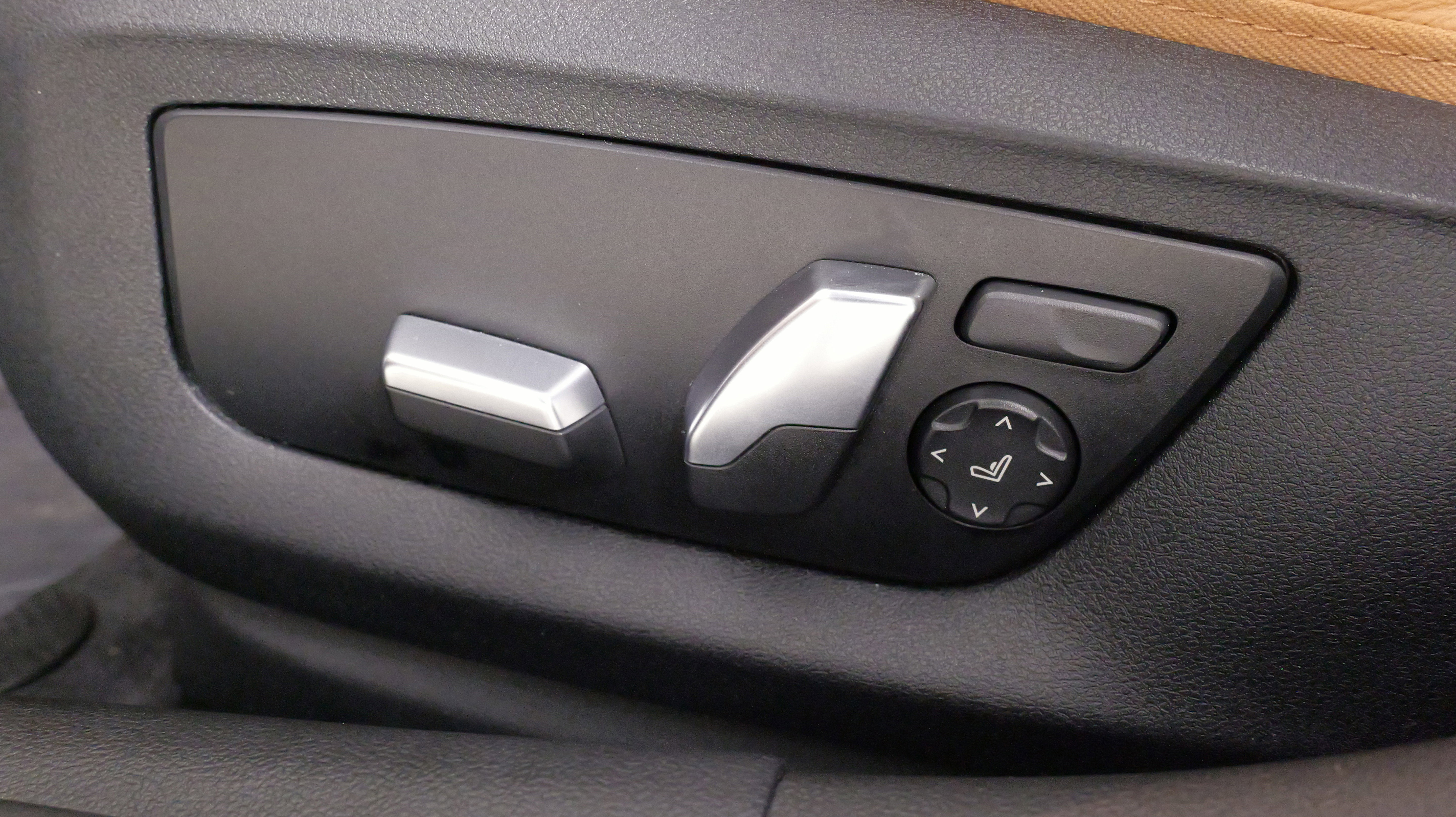 Used 2022 BMW 530i xDrive w/ Convenience Package image 40