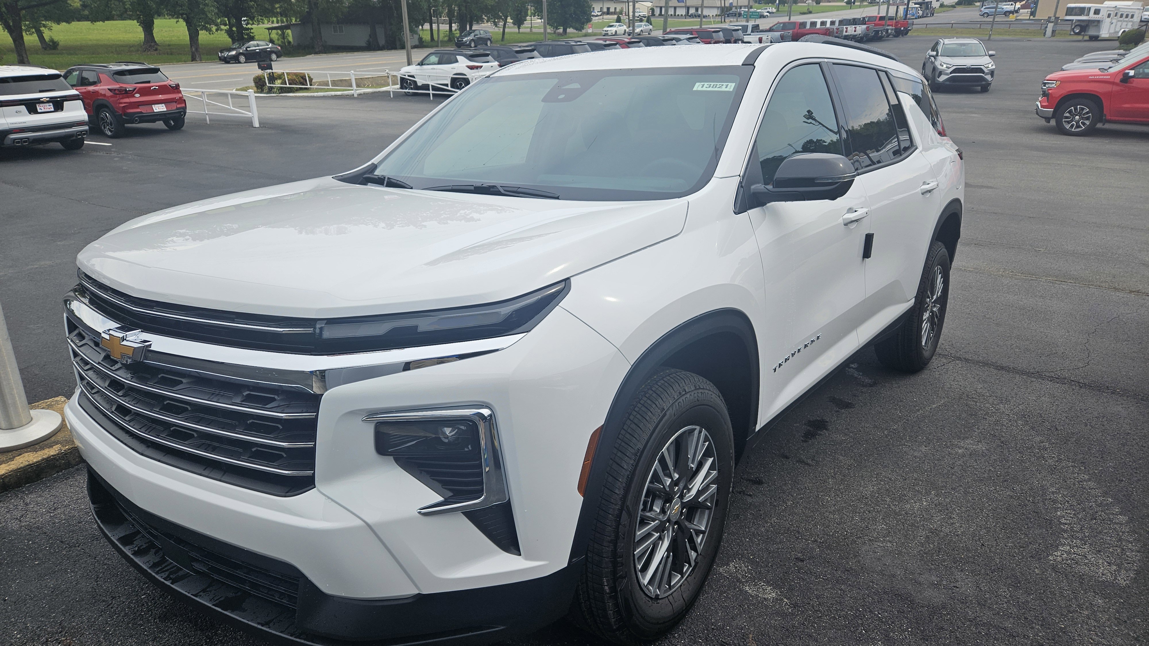 New 2026 Chevrolet Traverse LT w/ Driver Confidence Package image 2