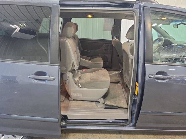 Used 2007 Toyota Sienna LE w/ LE Pkg 2 FWD image 26