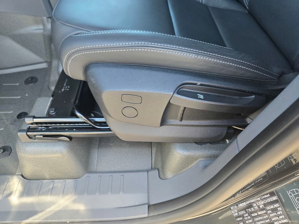 Used 2025 INEOS Grenadier Fieldmaster Edition image 13