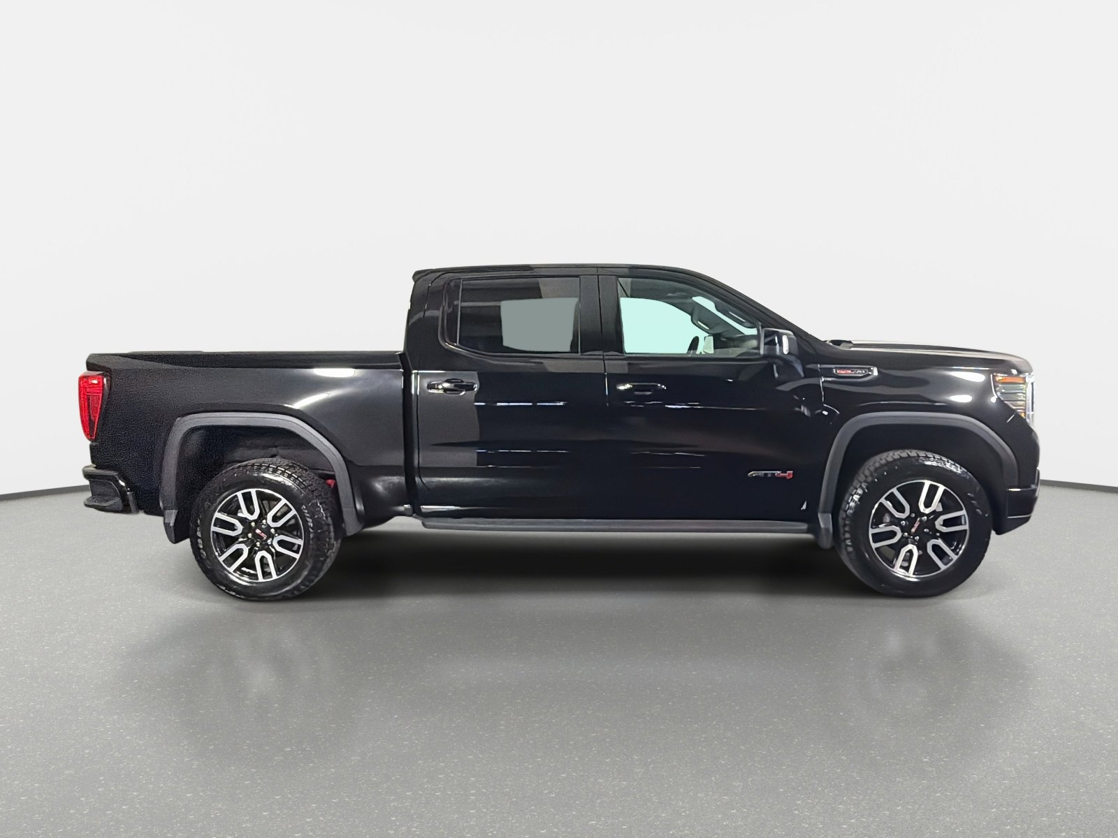 Used 2024 GMC Sierra 1500 AT4 w/ Technology Package AWD/4WD image 2