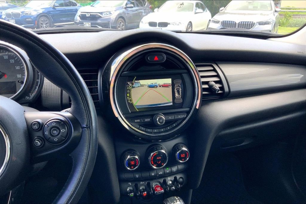 Used 2018 MINI Cooper 4-Door Hardtop image 6