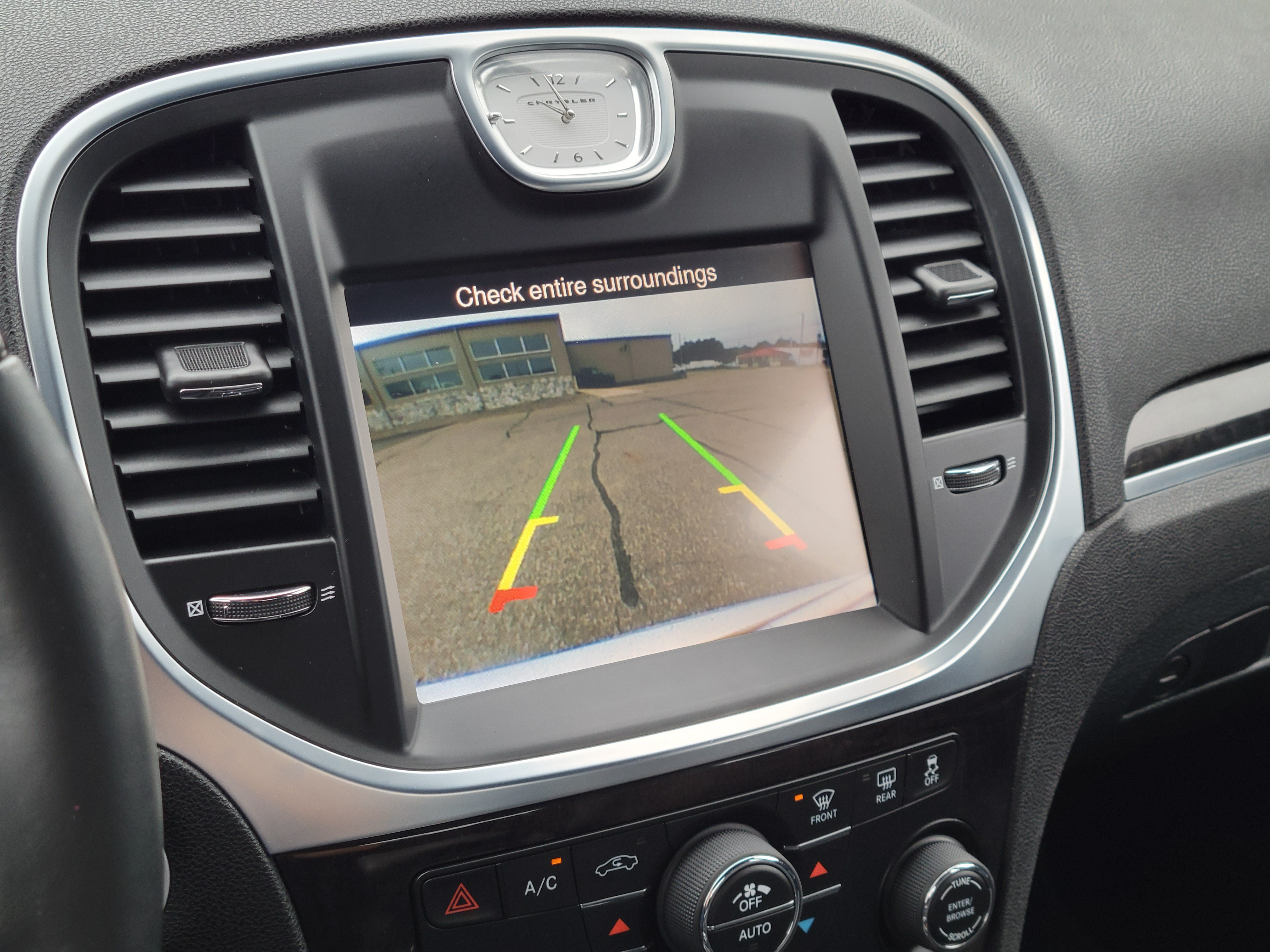 Used 2014 Chrysler 300 C RWD image 17