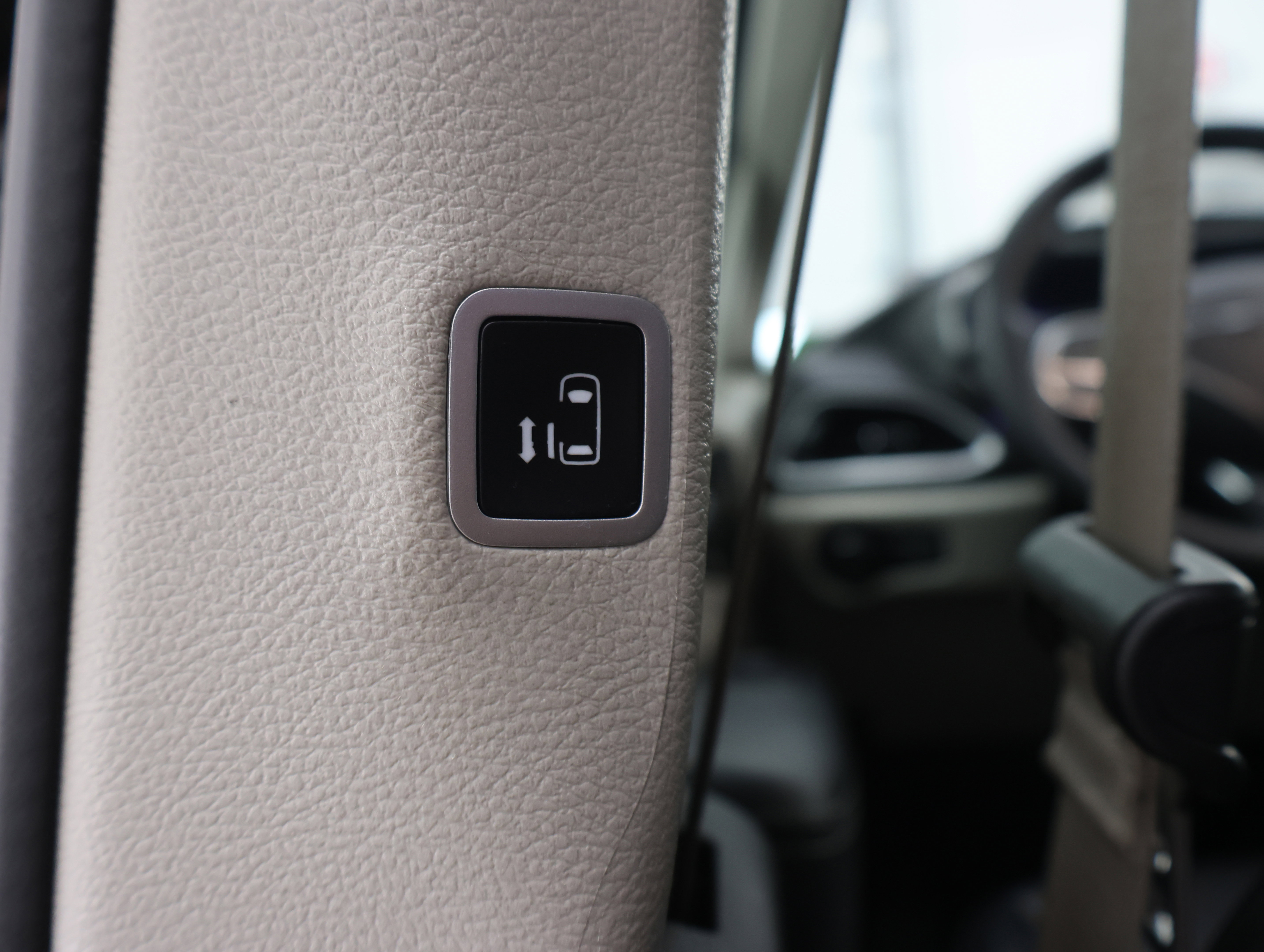 Used 2024 Chrysler Pacifica Touring-L FWD image 39