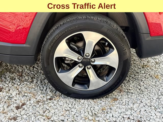 Used 2018 Jeep Compass Latitude w/ Popular Equipment Group AWD/4WD image 9