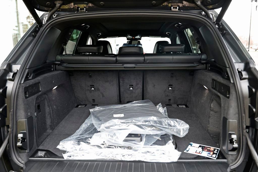 New 2026 BMW X5 M60i w/ Climate Comfort Package image 31