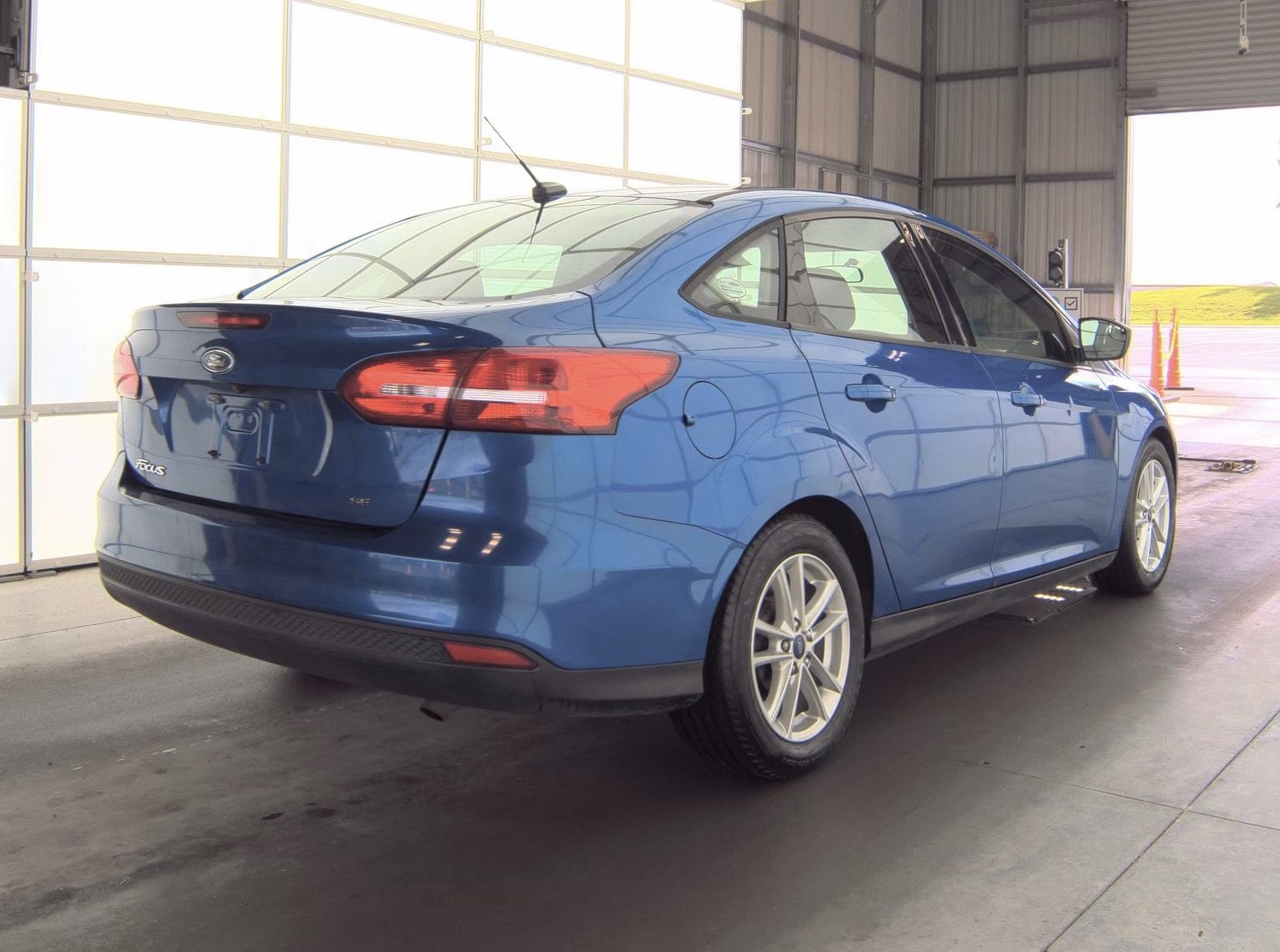 Used 2018 Ford Focus SE FWD image 4