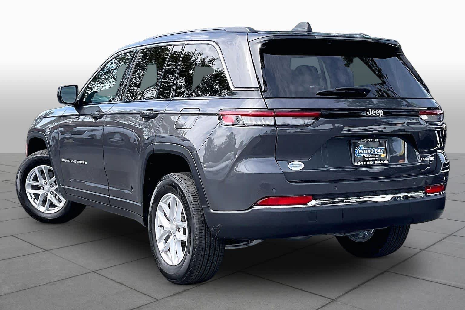 Used 2025 Jeep Grand Cherokee Laredo X w/ Luxury Tech Group I RWD image 12