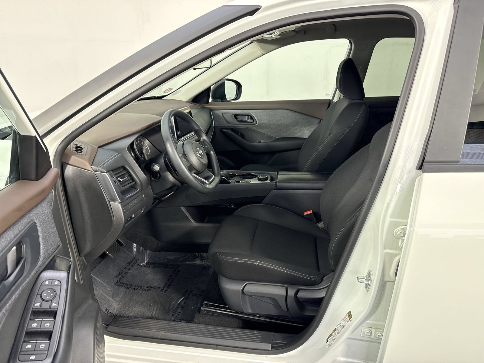 Used 2023 Nissan Rogue S AWD/4WD image 4