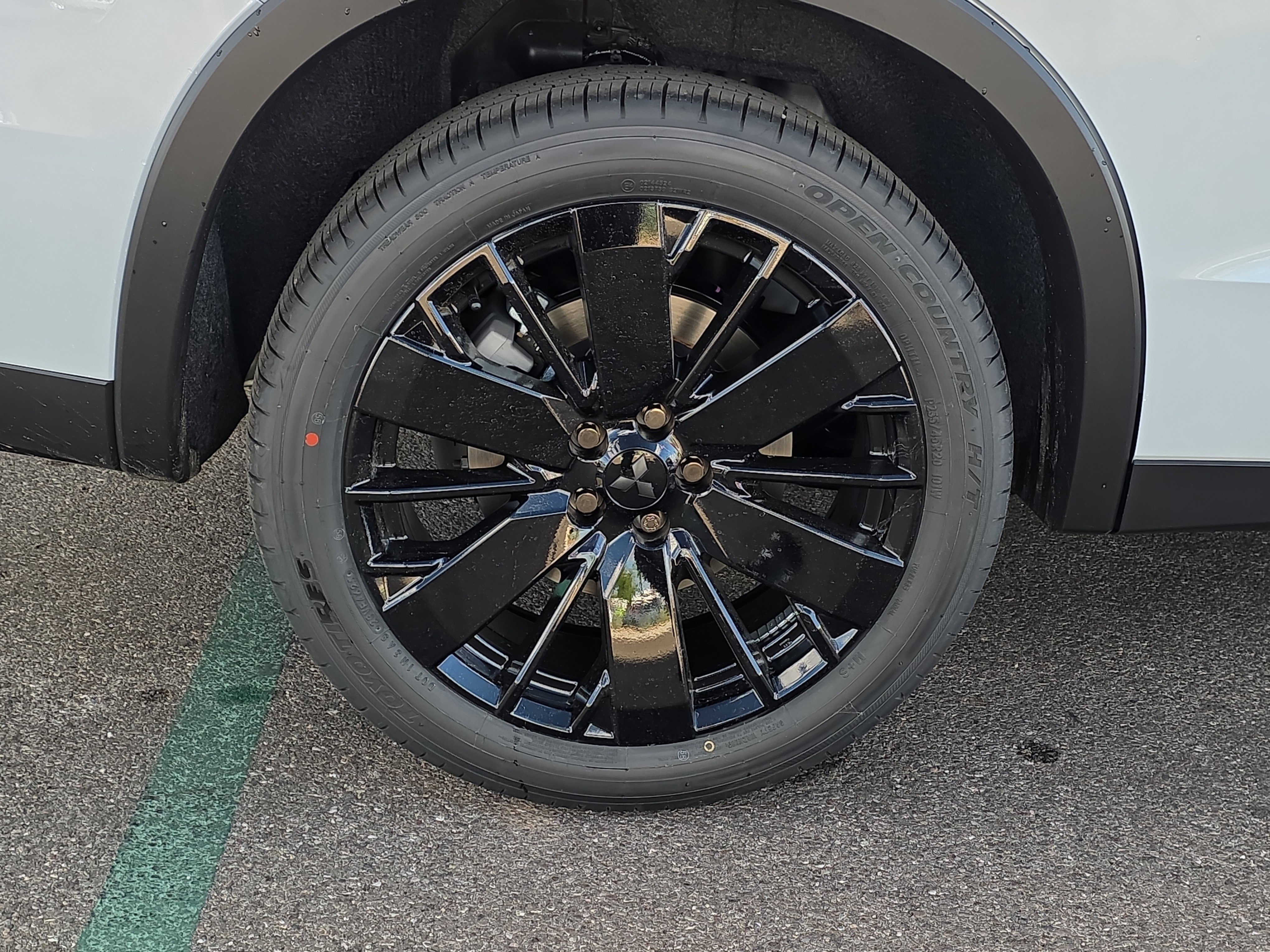 New 2026 Mitsubishi Outlander LE FWD image 9