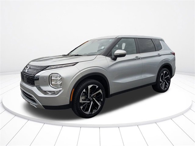 Used 2024 Mitsubishi Outlander SE image 16