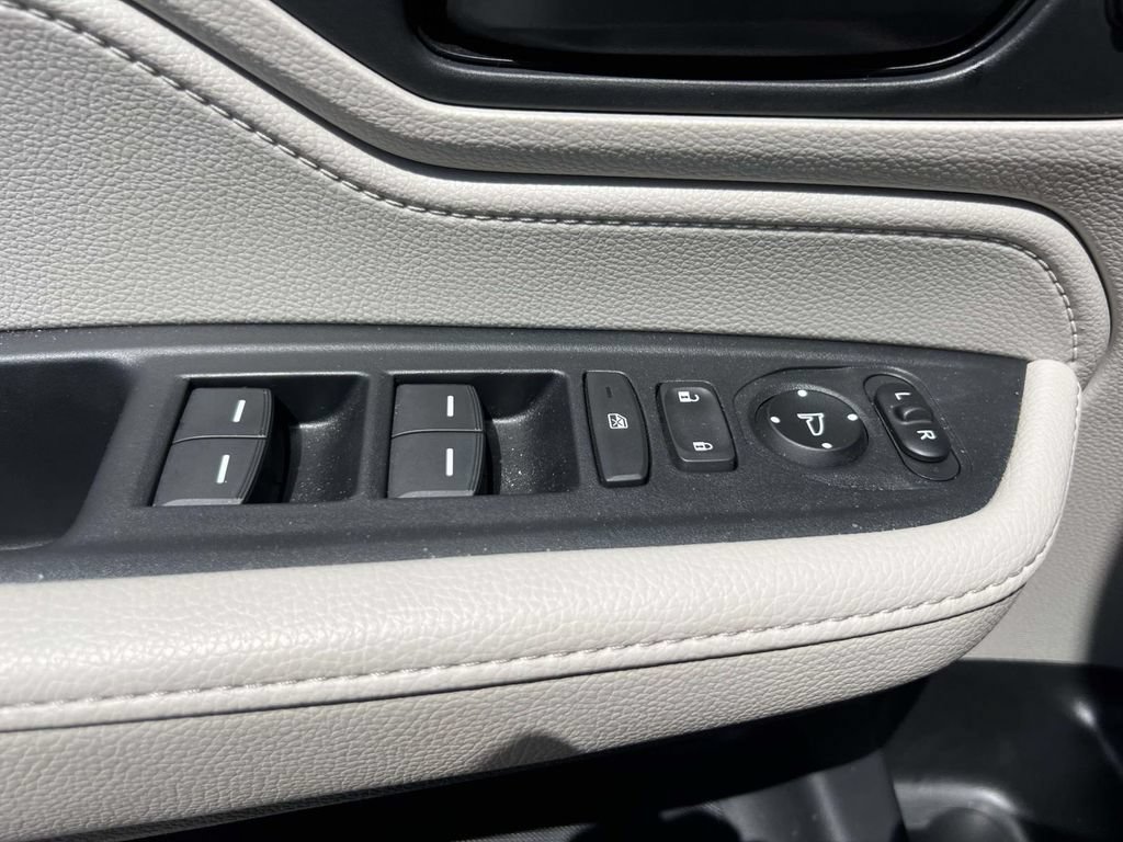 Used 2025 Honda Odyssey EX-L image 16