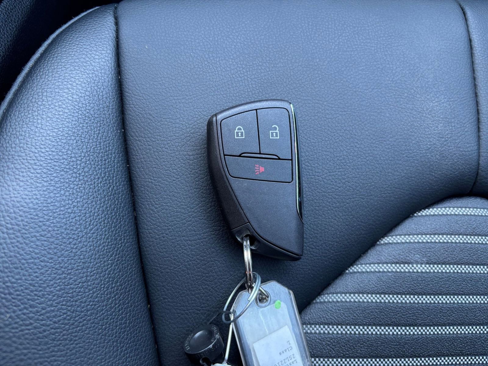 Used 2025 Toyota Highlander XSE AWD/4WD image 22