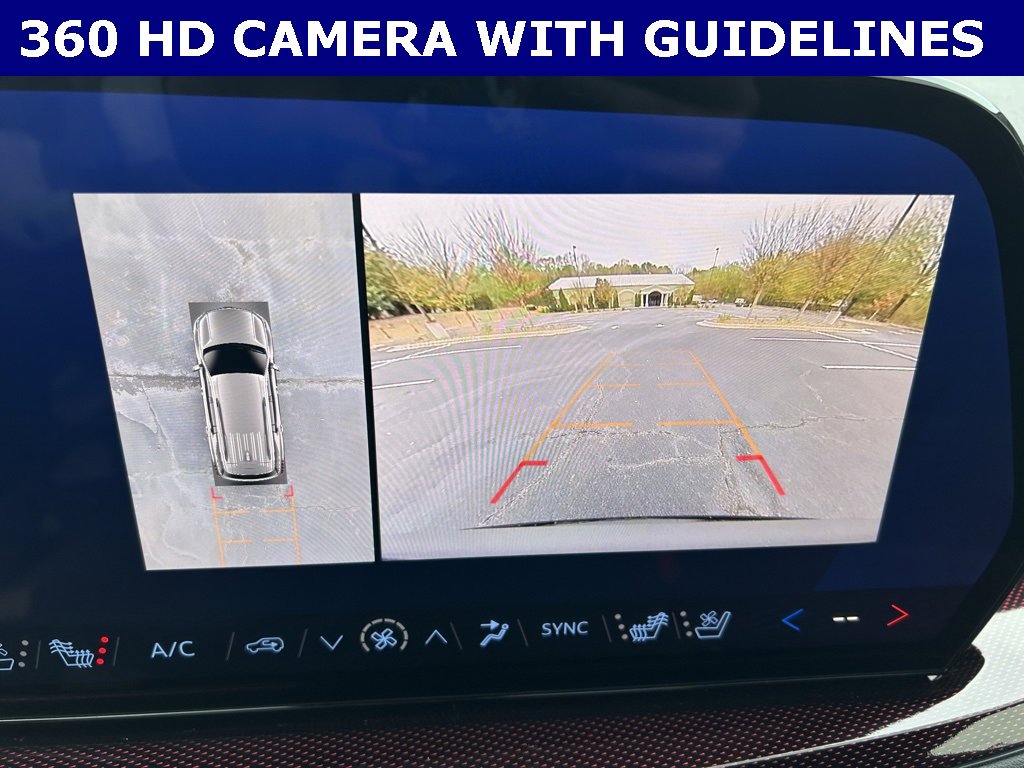 Used 2025 Chevrolet Traverse RS image 4