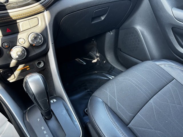 Certified 2022 Chevrolet Trax LT w/ LT Convenience Package image 17