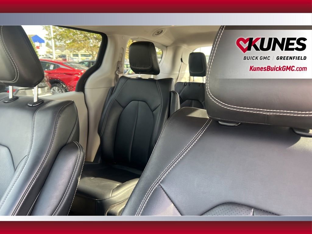 Used 2024 Chrysler Pacifica Limited FWD image 35