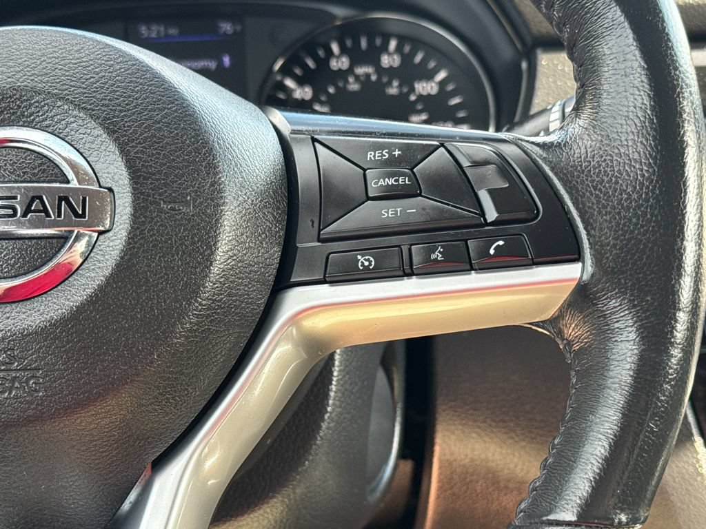 Used 2018 Nissan Rogue SV AWD/4WD image 21