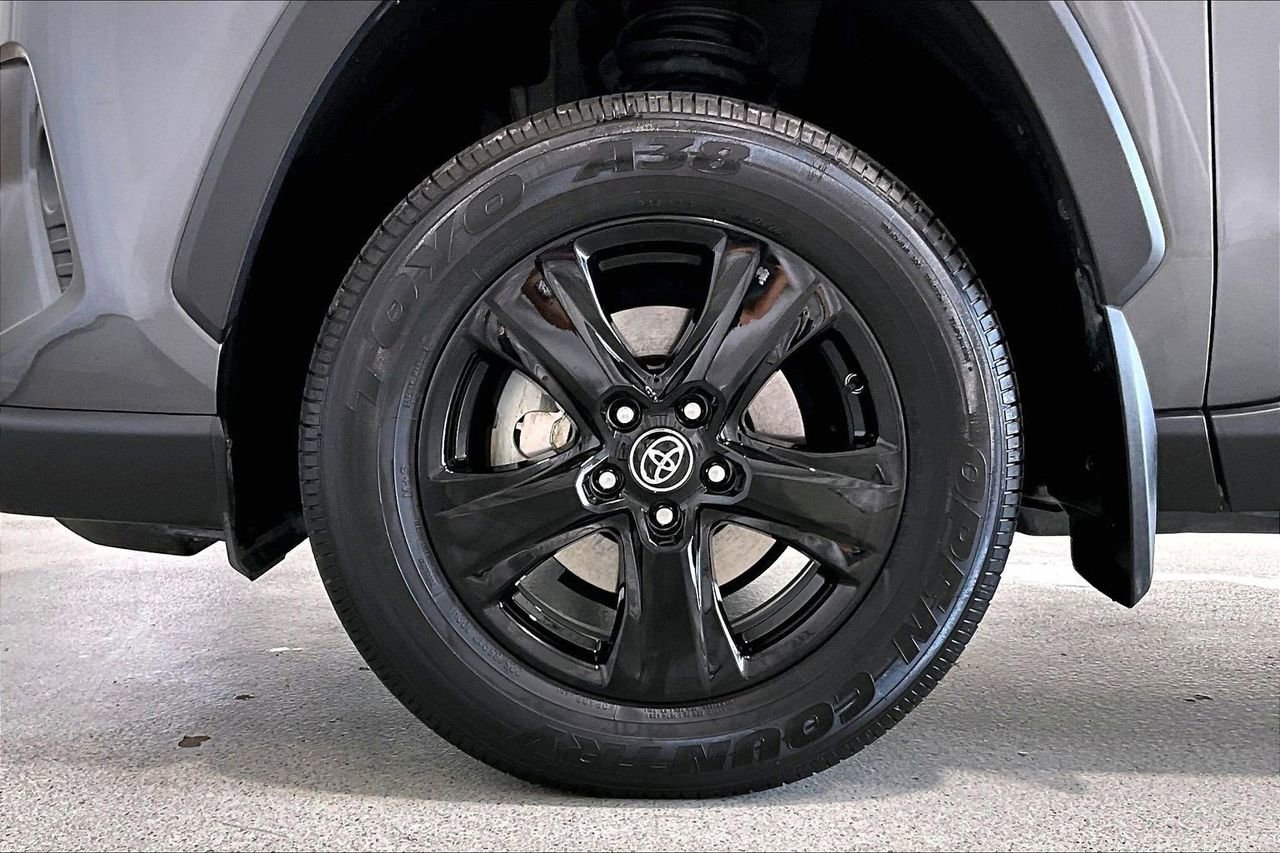 Used 2021 Toyota RAV4 XLE w/ Convenience Package image 8