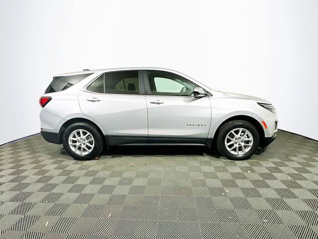Used 2022 Chevrolet Equinox LT w/ Driver Convenience Package image 9