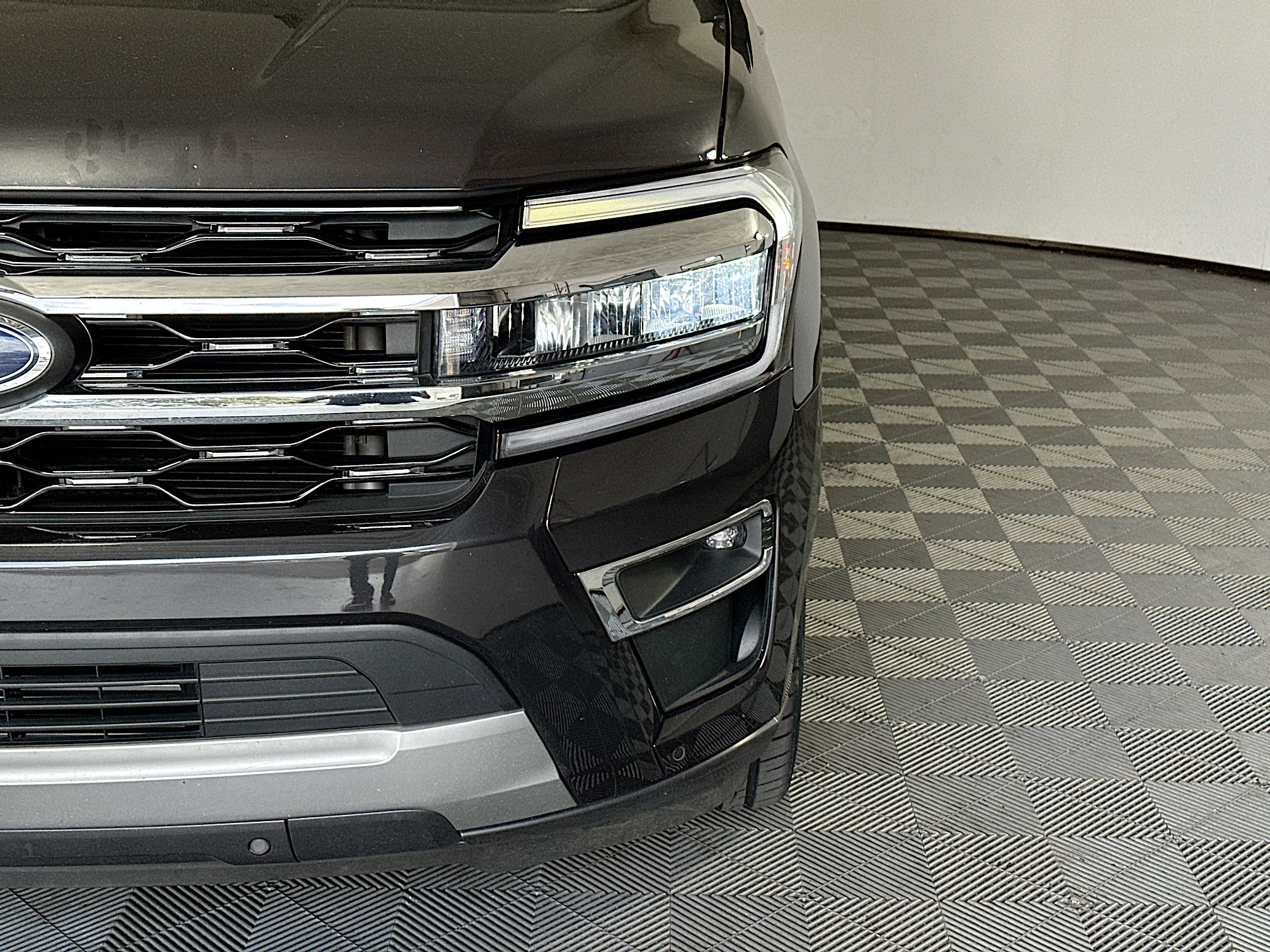 Used 2024 Ford Expedition Limited image 9