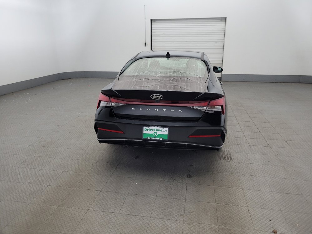 Used 2024 Hyundai Elantra SEL FWD image 7
