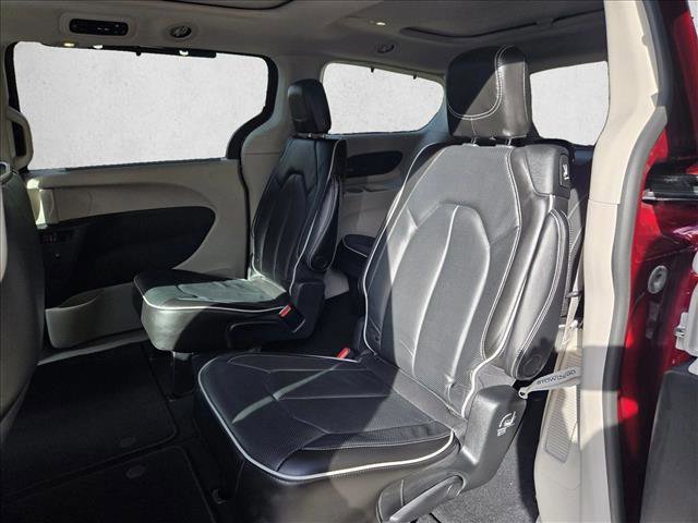 Used 2021 Chrysler Pacifica Limited AWD/4WD image 14