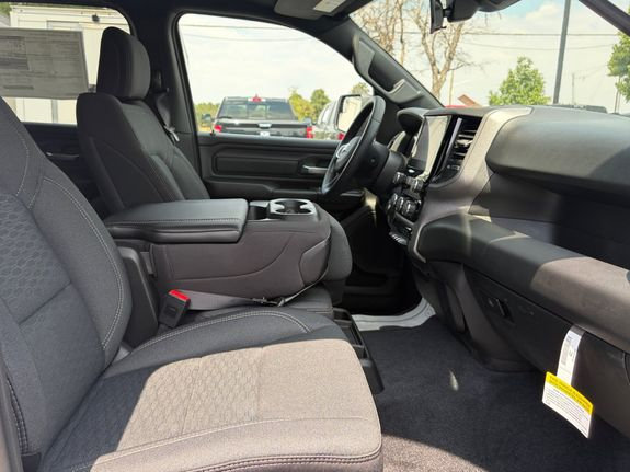 New 2026 RAM 1500 Express AWD/4WD image 29