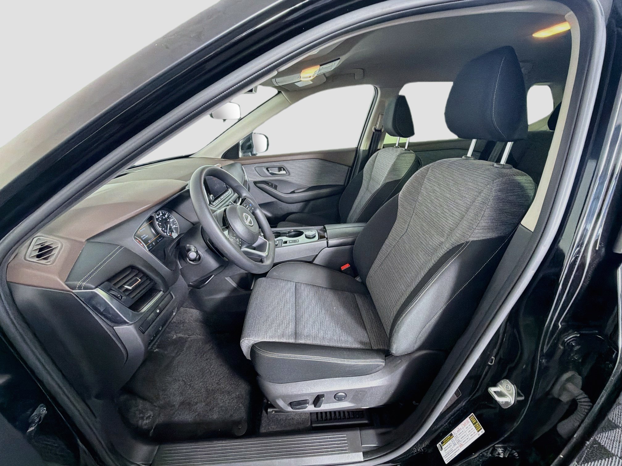 Used 2023 Nissan Rogue SV AWD/4WD image 13