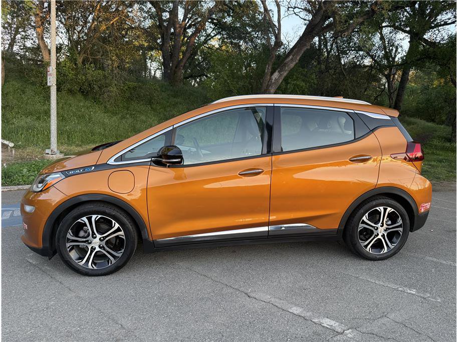 Used 2017 Chevrolet Bolt Premier w/ Driver Confidence II Package image 4
