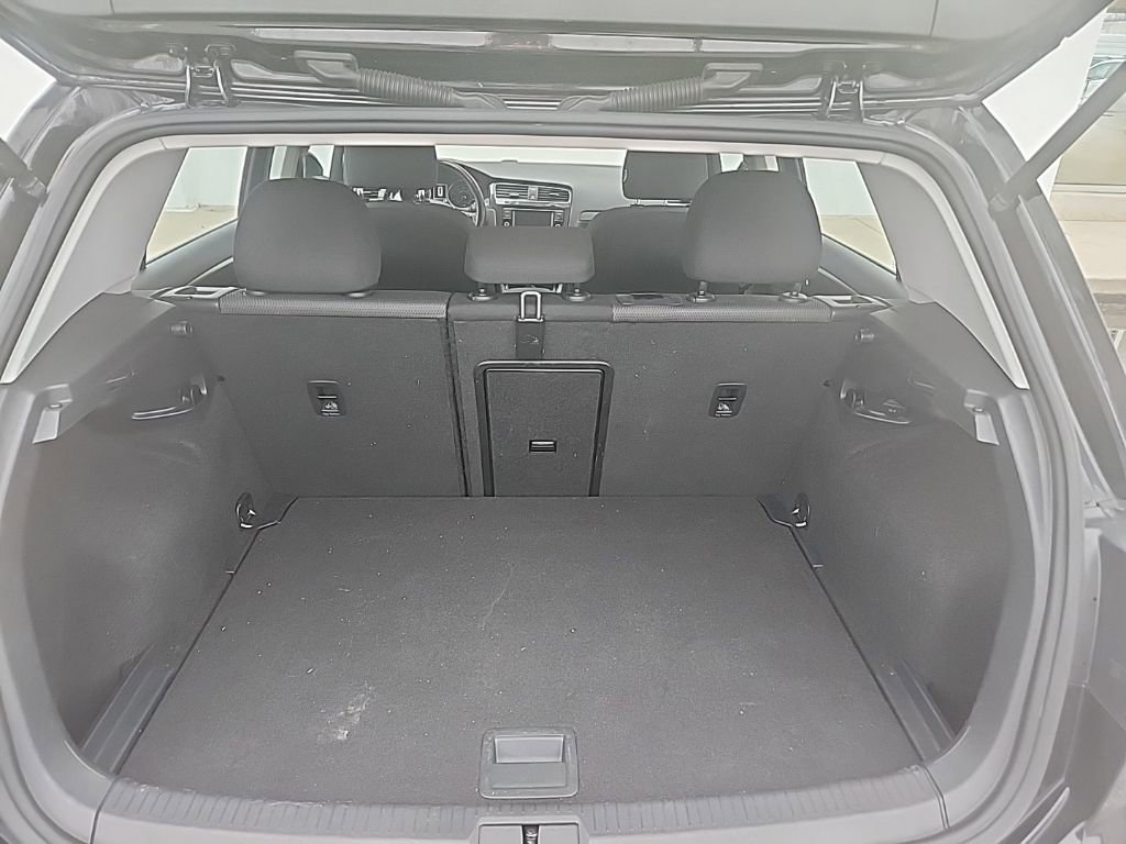 Used 2018 Volkswagen Golf SE image 5