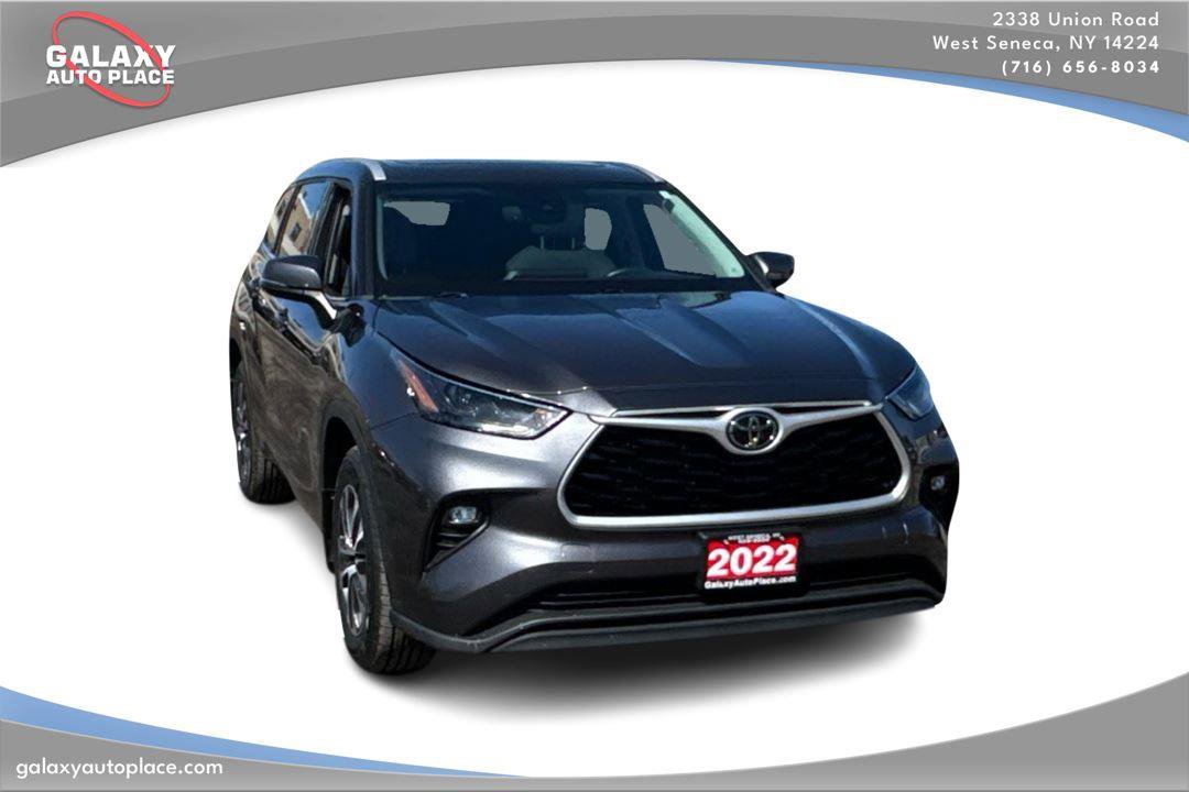 Used 2022 Toyota Highlander XLE image 3