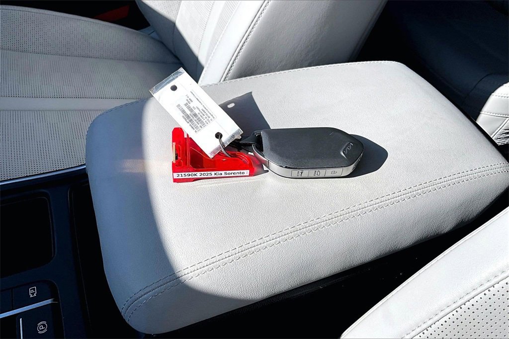 Certified 2025 Kia Sorento EX w/ Panoramic Sunroof Package image 10