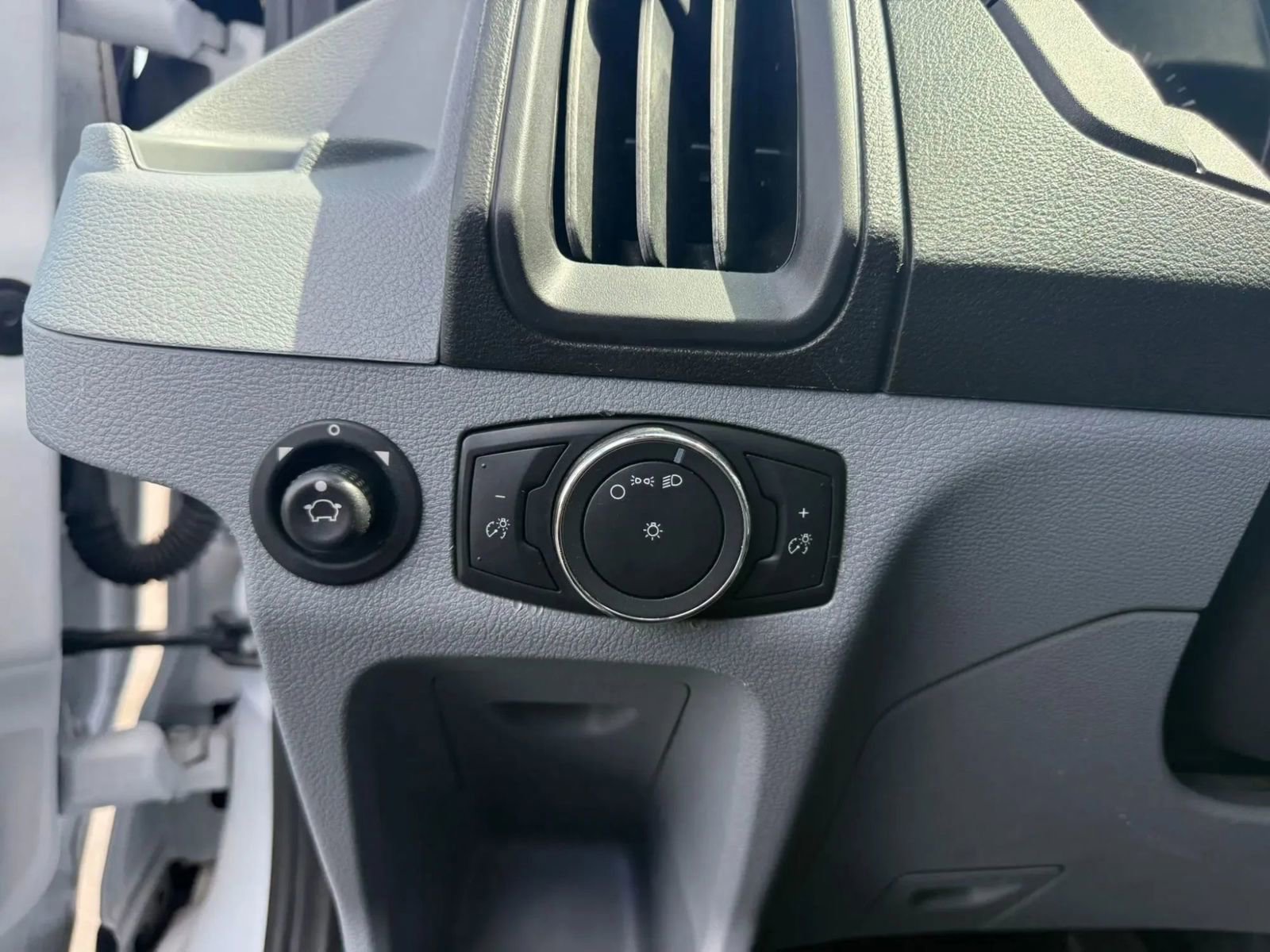 Used 2018 Ford Transit 250 148 Medium Roof RWD image 16