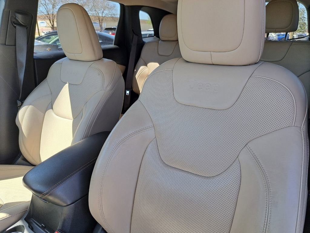 Used 2015 Jeep Cherokee Limited w/ Luxury Group image 19