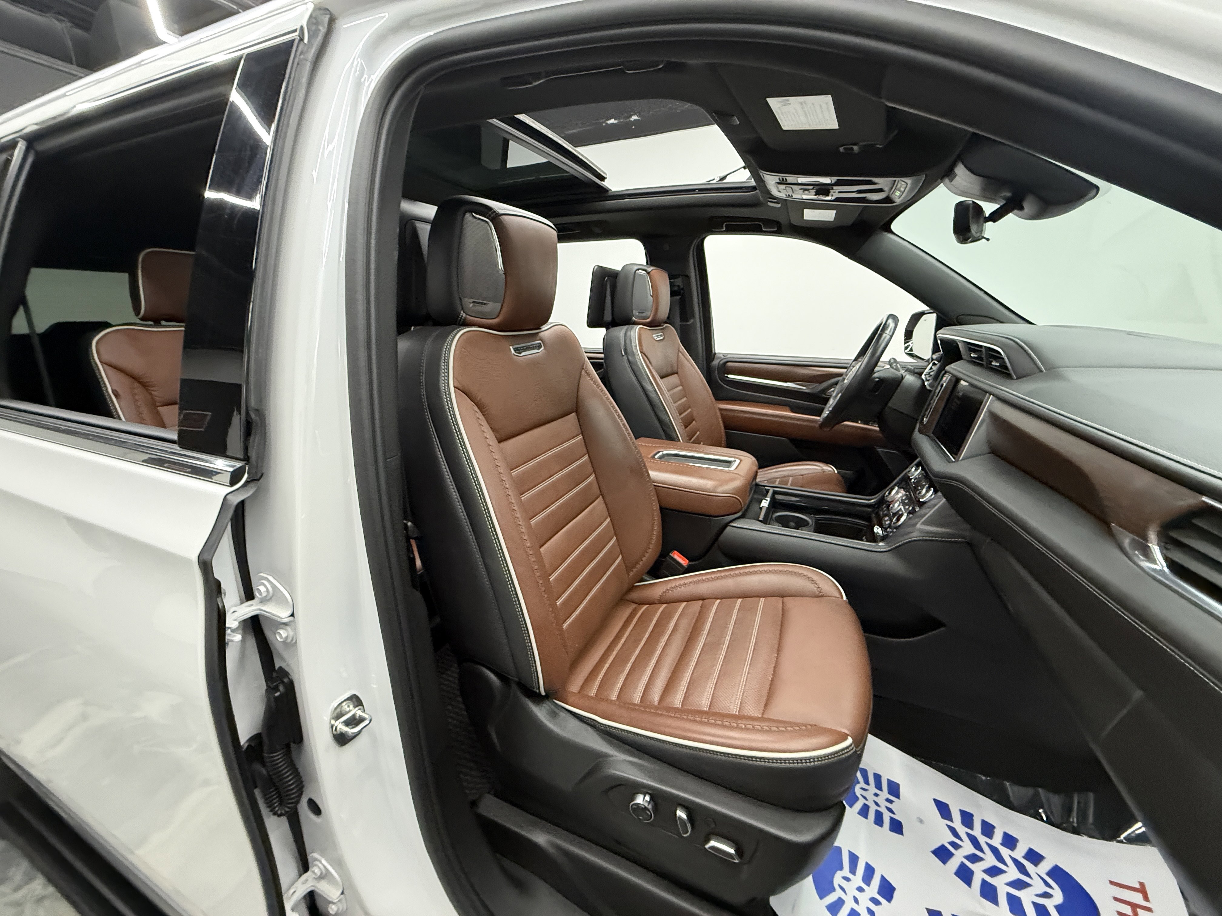 Used 2023 GMC Yukon XL Denali Ultimate image 25