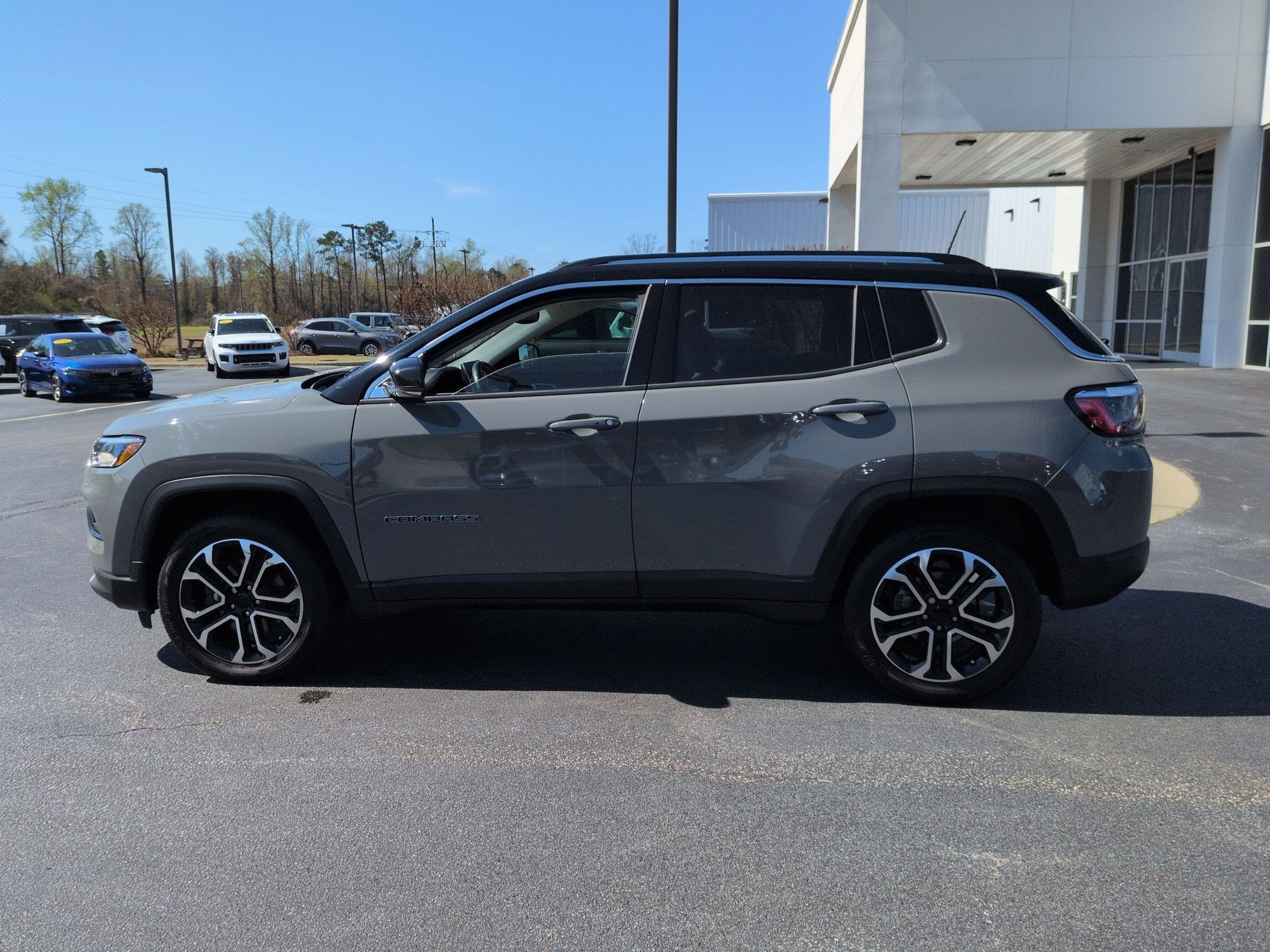 Used 2022 Jeep Compass Limited w/ Sun and Sound Group image 8