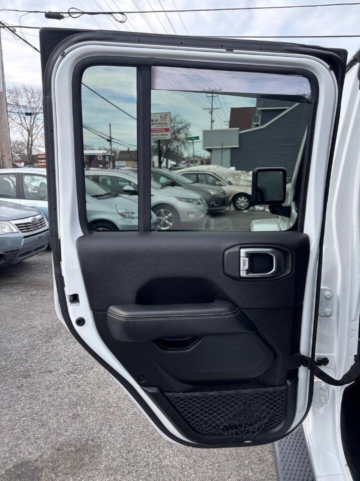 Used 2019 Jeep Wrangler Unlimited Sahara image 12