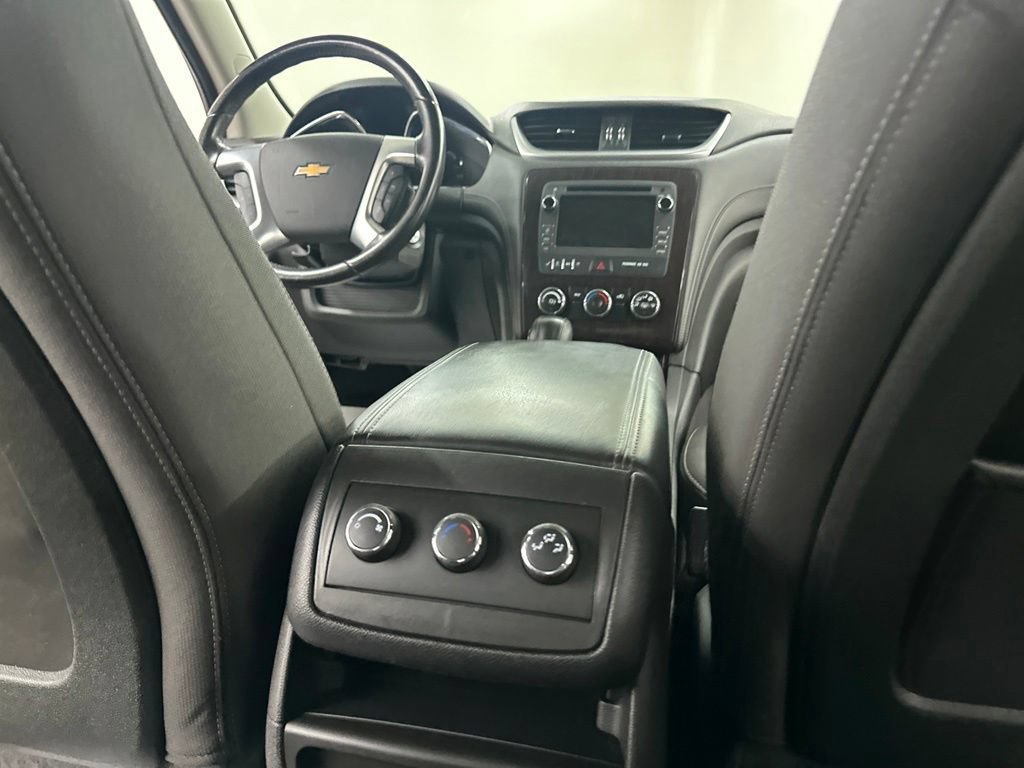 Used 2015 Chevrolet Traverse LT w/ Style and Technology Package FWD image 24