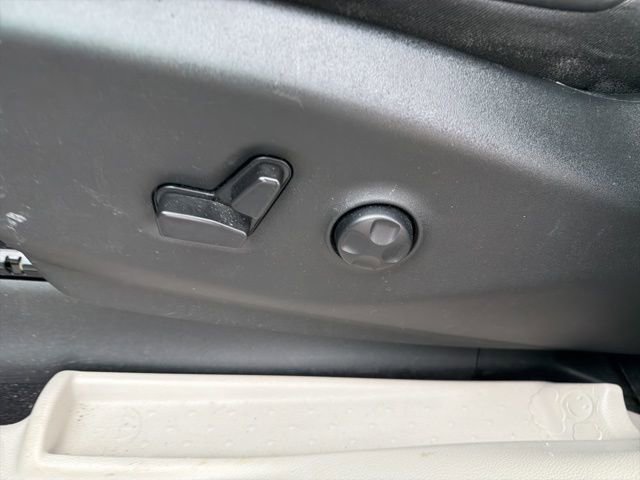 Used 2024 Chrysler Pacifica Touring-L image 24