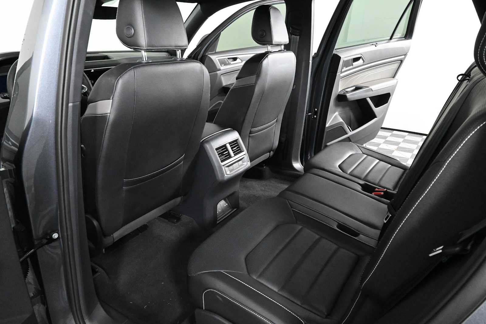 Used 2021 Volkswagen Atlas Cross Sport SEL Premium AWD/4WD image 16