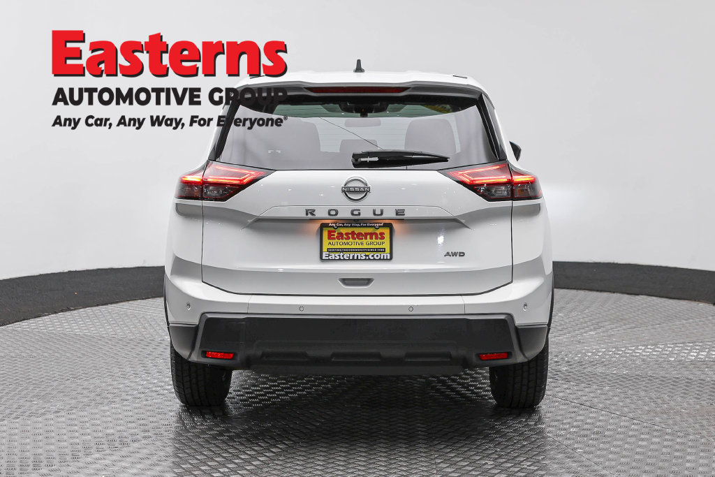 Used 2024 Nissan Rogue S AWD/4WD image 7