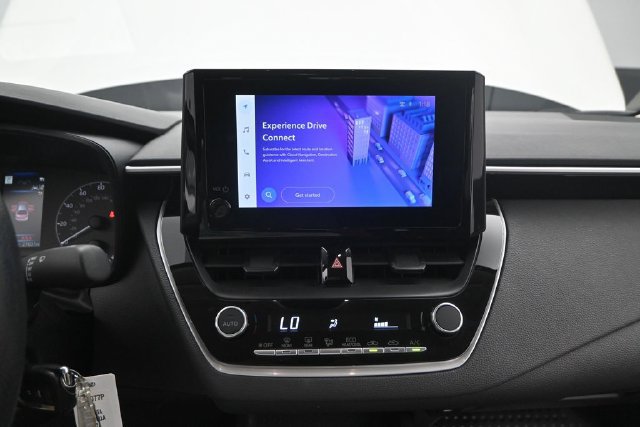 Used 2025 Toyota Corolla LE FWD image 9