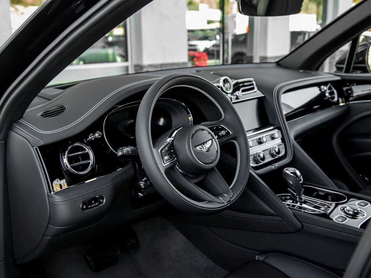 Used 2024 Bentley Bentayga Extended Wheelbase AWD/4WD image 4