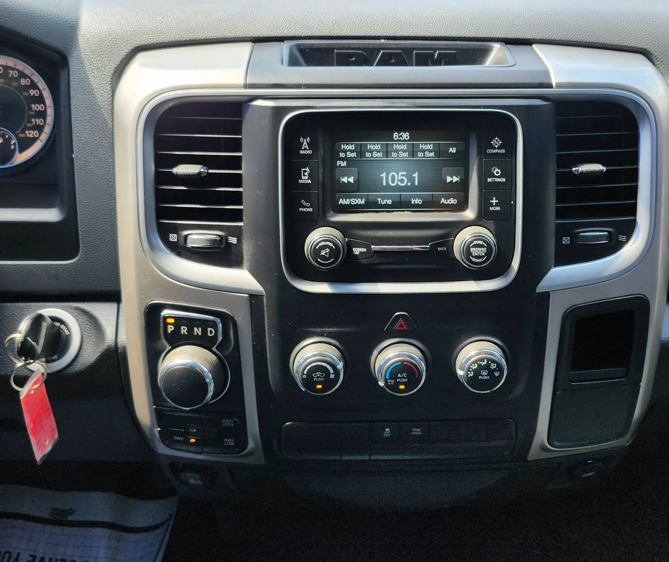 Used 2018 RAM 1500 Classic SLT AWD/4WD image 28