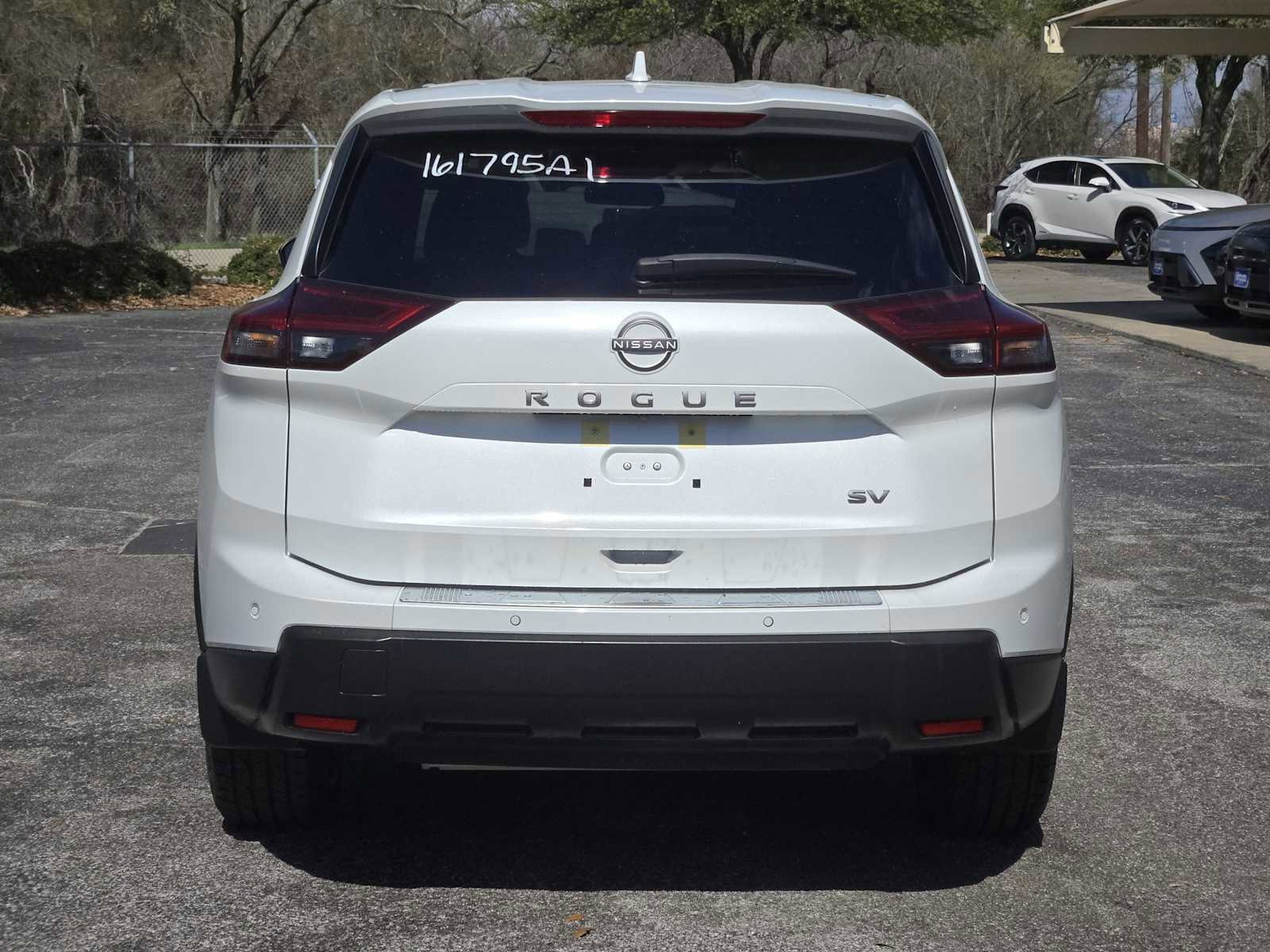 Used 2024 Nissan Rogue SV FWD image 4