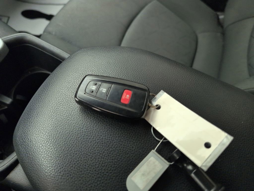 Used 2022 Toyota RAV4 XLE image 42