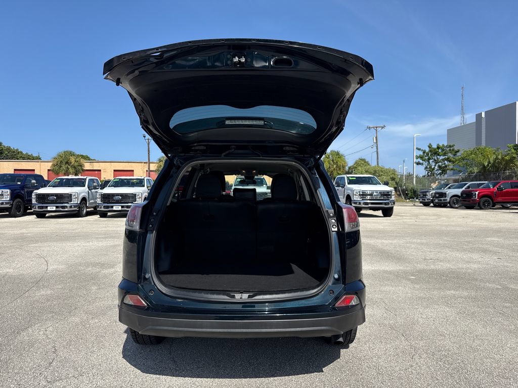 Used 2018 Toyota RAV4 LE FWD image 23