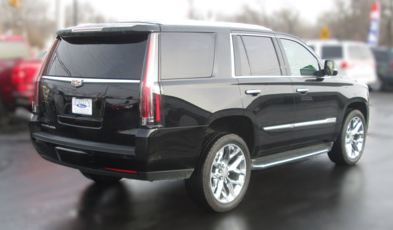 Used 2019 Cadillac Escalade Premium Luxury image 3
